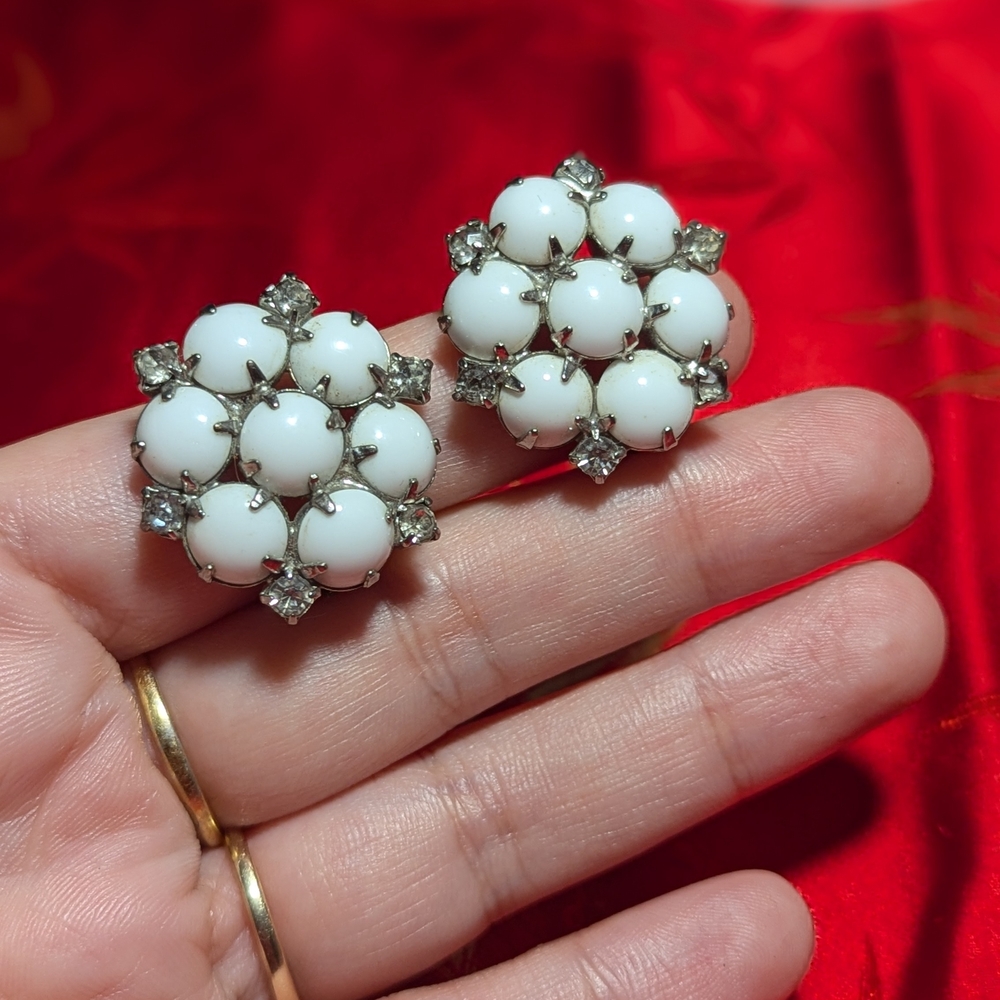 VTG Milk Glass And Rhinestone Clip on Earrings - Picture 3 of 7